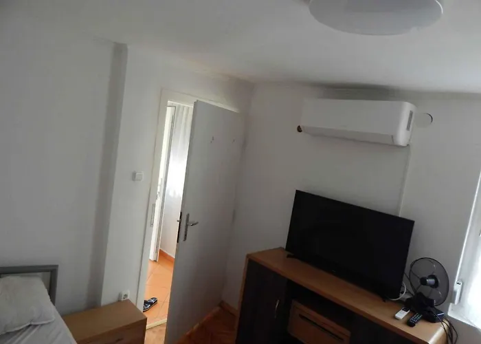 In 26831 Apartment *